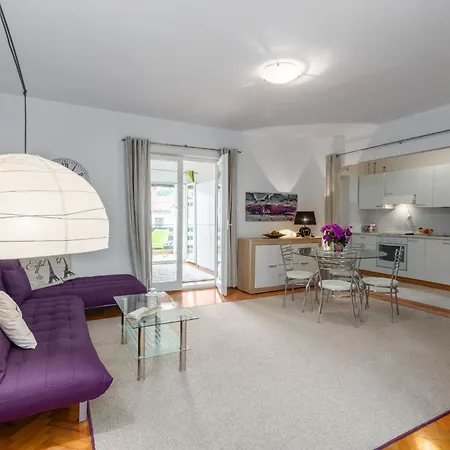 Apartment Enny Fuer 2 Personen In Porec, Nur 300m Vom Strand, 10 Gehminuten Vom Zentrum Entfernt, *